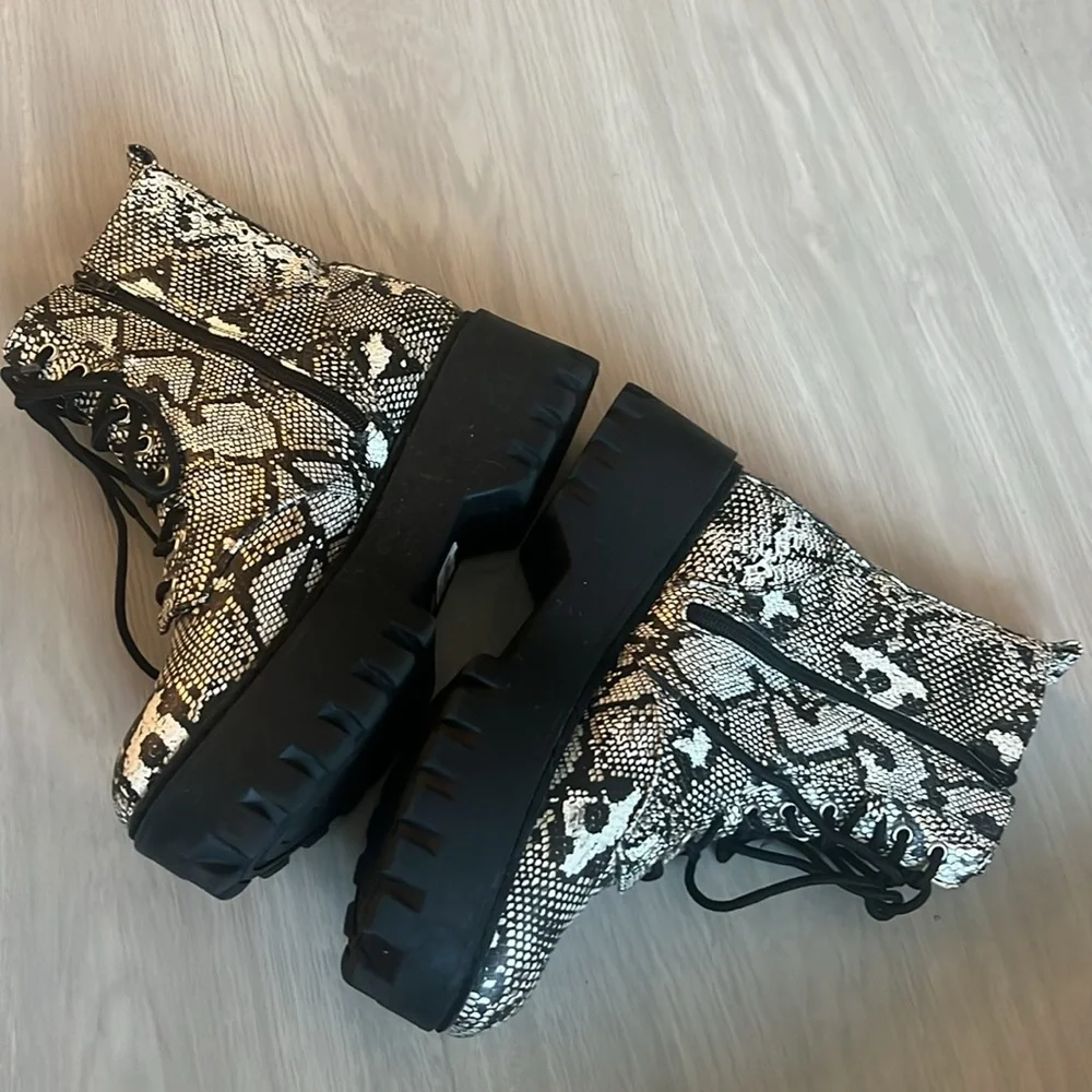 Snake skin boots - Picture 3 of 4